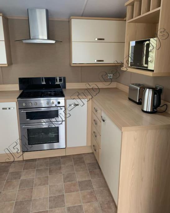Jems Hot-Tub Getaways 8 Berth At Tattershall Lakes Kültér fotó